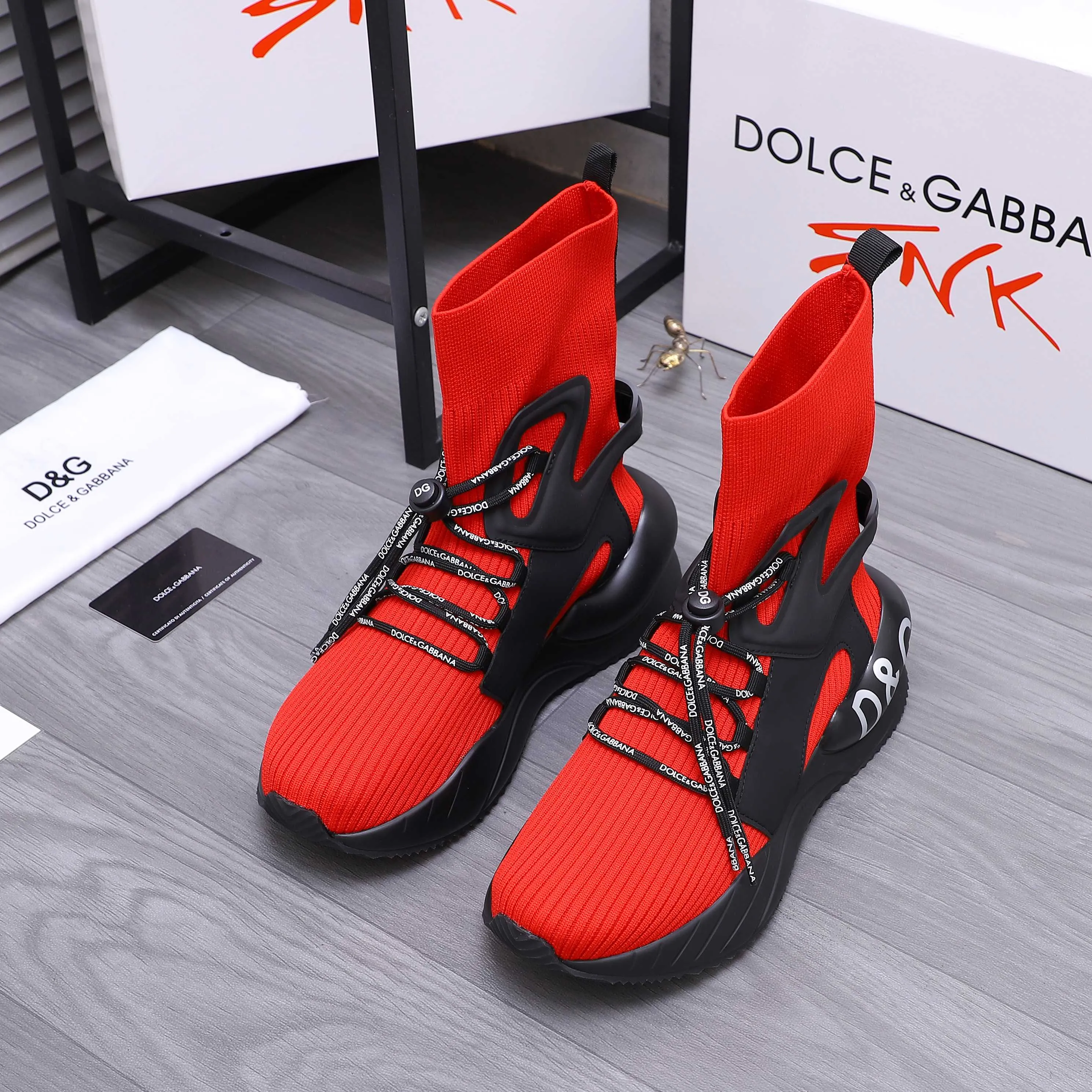 Men's shoes 💰442 Product trademark: DG (Dolce & Gabbana) casual shoes for couples. Regular size: 36-46 (45.46 is custom-made and non-returnable) Product materials: Selected knitted breathable spliced ​​cowhide upper, cowhide insole, original outsole